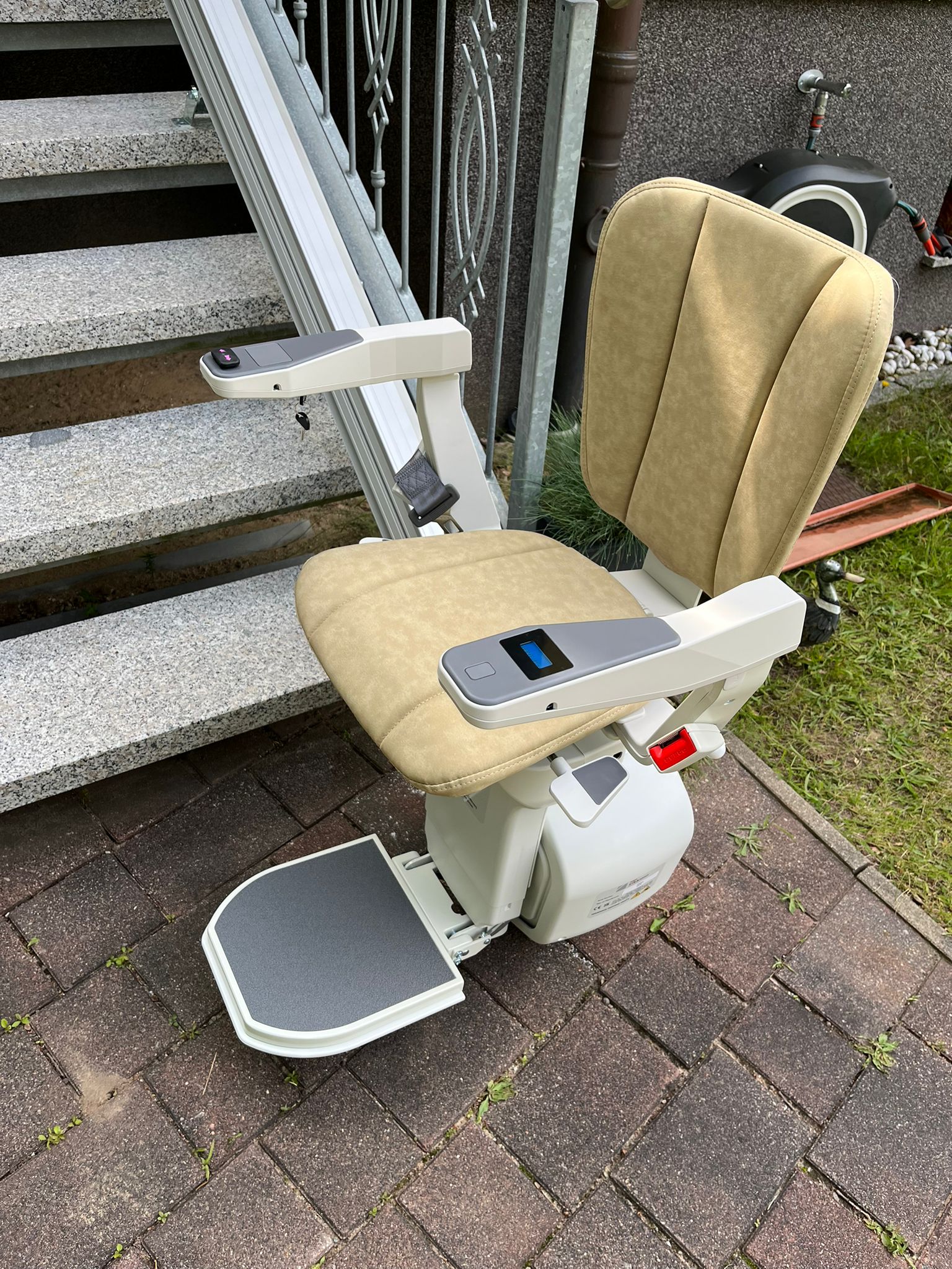 Eingebauter Treppenlift bei Kunde